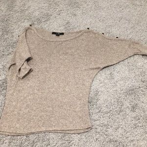 3/4 sleeve shirt